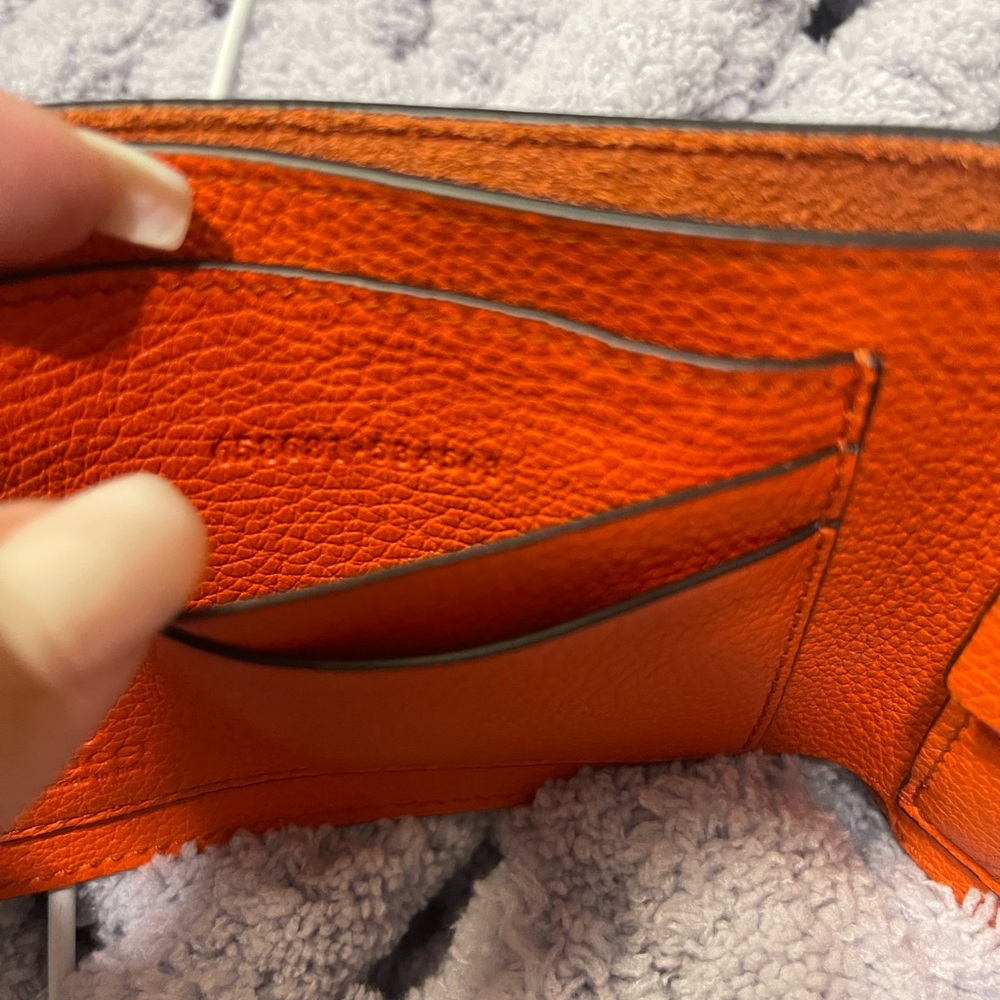 Gucci Bold Orange Leather Wallet - Picture 8 of 9